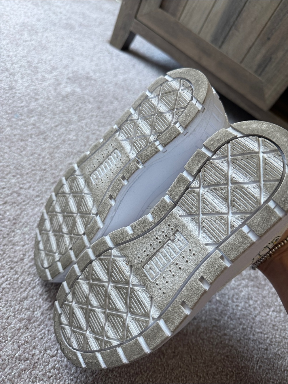 Puma White Platform Sneakers with Daisy Embroidery and Gold Logo - Picture 6 of 7